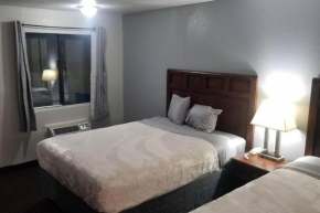 Hotel King Bed Hotel Room 214 Wi-Fi Hot Tub